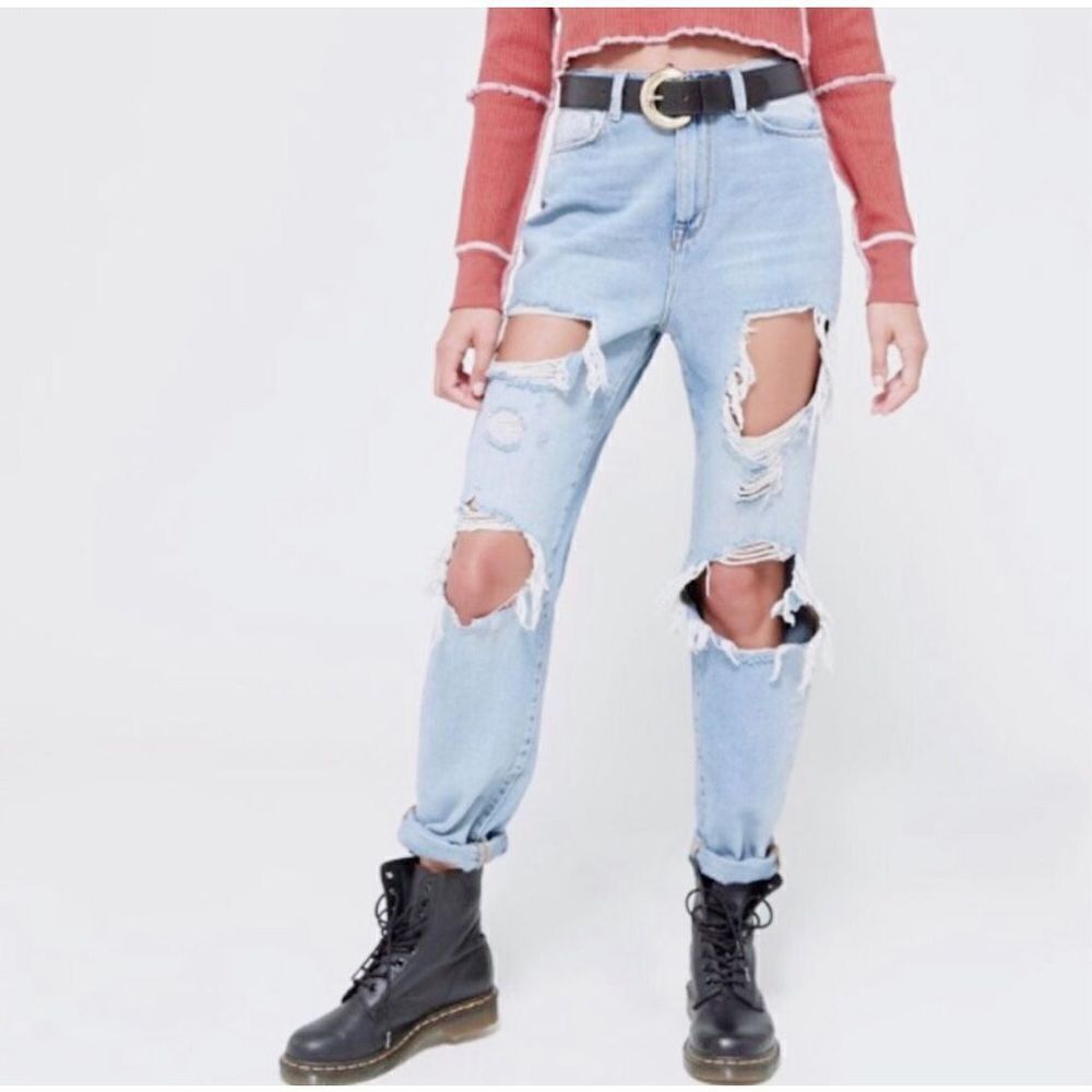 BDG Urban Outfitters High Rise Destroyed Mom Jeans NWT Size  24